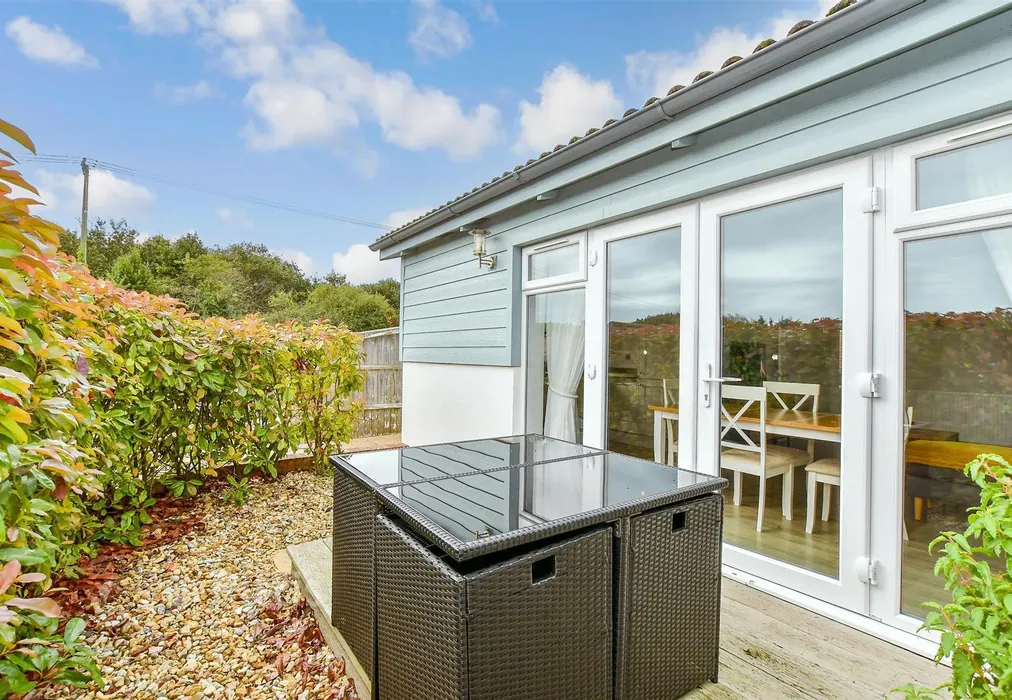 Front Garden - Fort Warden Road, Totland Bay, Isle of Wight - Wards of Kent