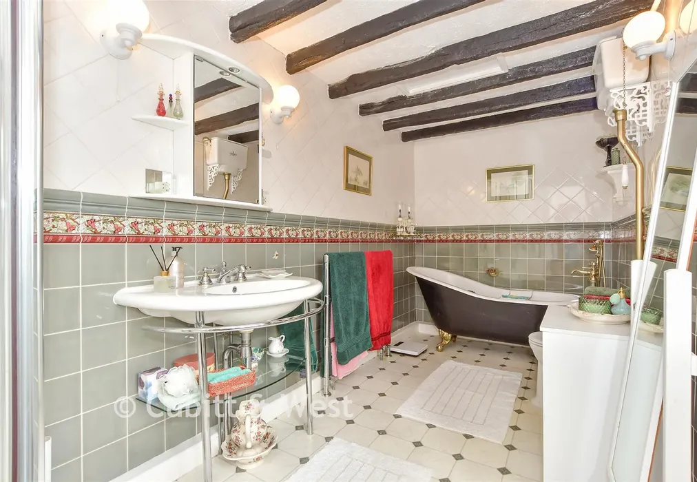 Bathroom - Smugglers Walk, Goring-By-Sea, Worthing, West Sussex - Wards of Kent