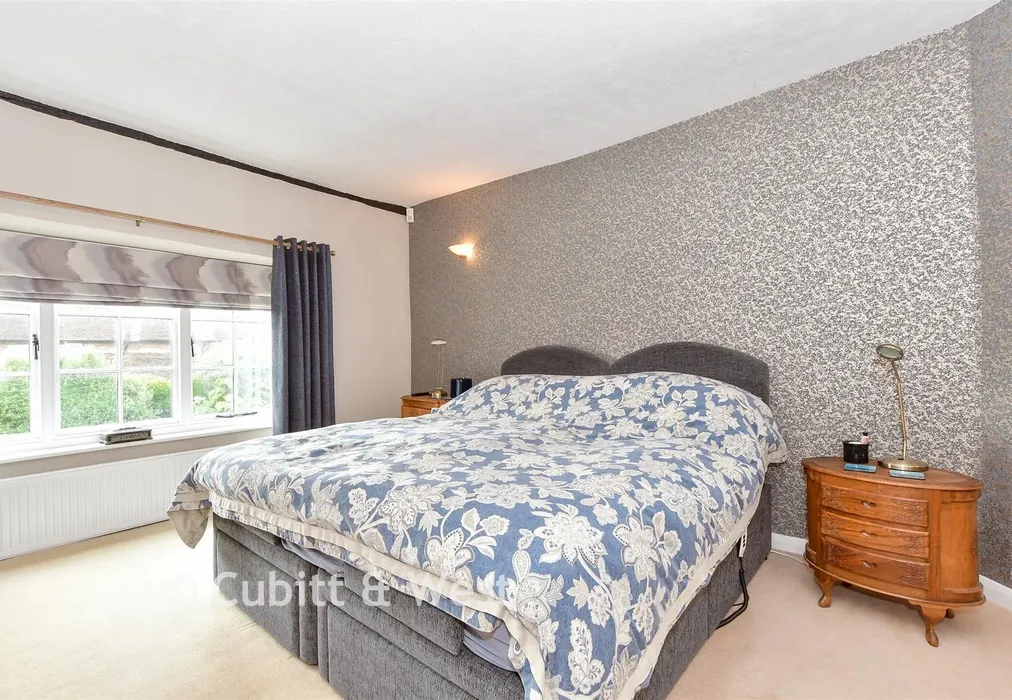 Bedroom 1 - Smugglers Walk, Goring-By-Sea, Worthing, West Sussex - Wards of Kent
