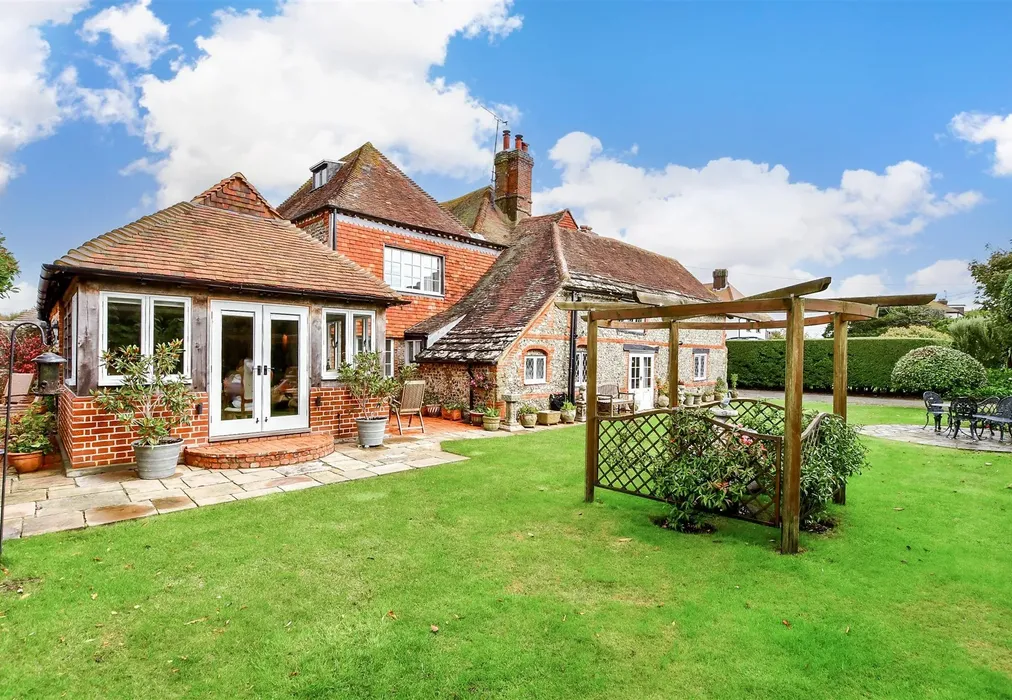 Front Garden - Smugglers Walk, Goring-By-Sea, Worthing, West Sussex - Wards of Kent