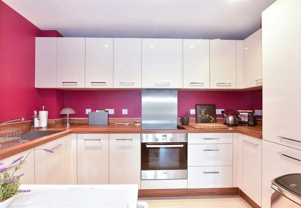 Kitchen - Westwood Drive, Canterbury, Kent - Wards of Kent