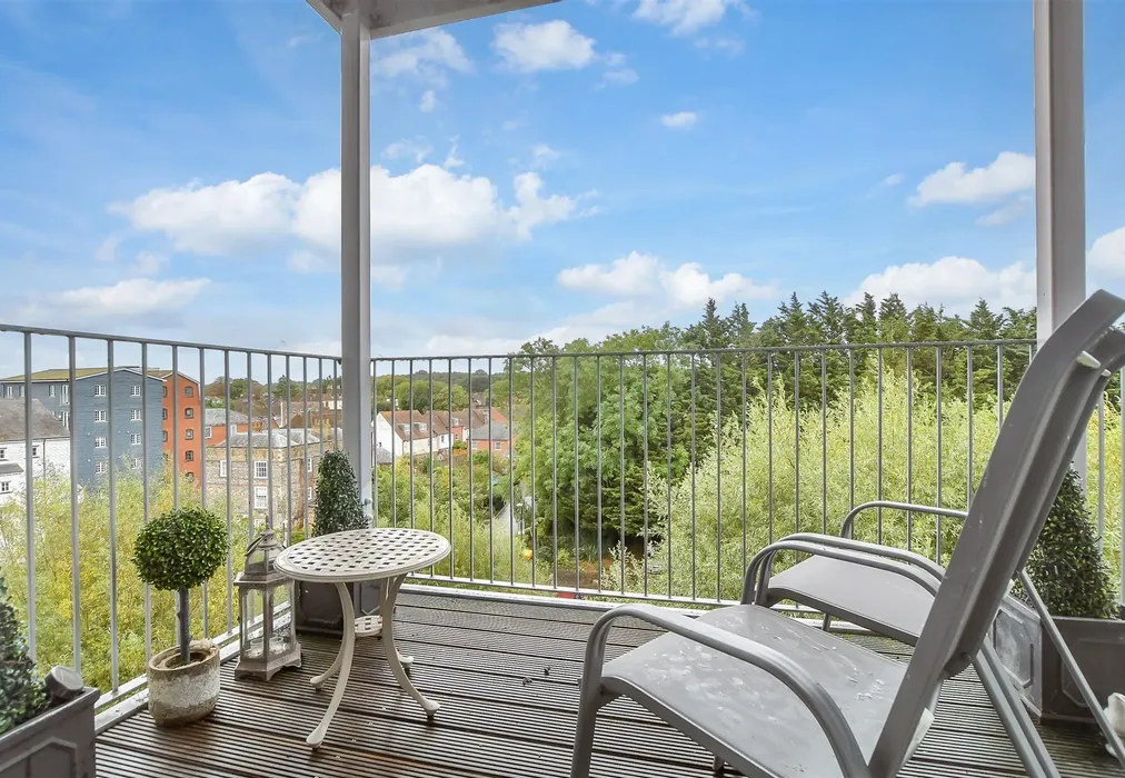 Balcony / Terrace - Westwood Drive, Canterbury, Kent - Wards of Kent