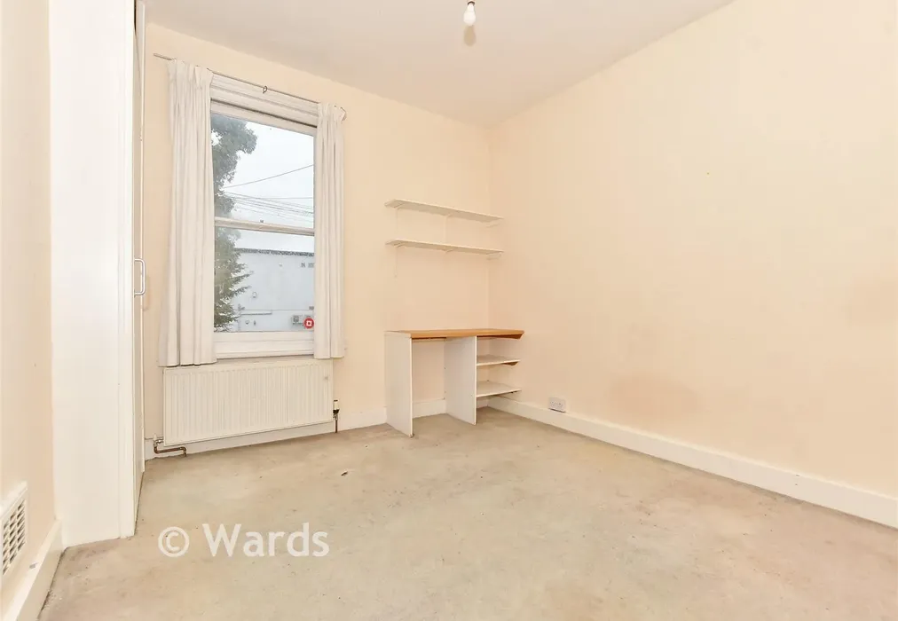 Bedroom 1 - St. Paul's Terrace, Canterbury, Kent - Wards of Kent