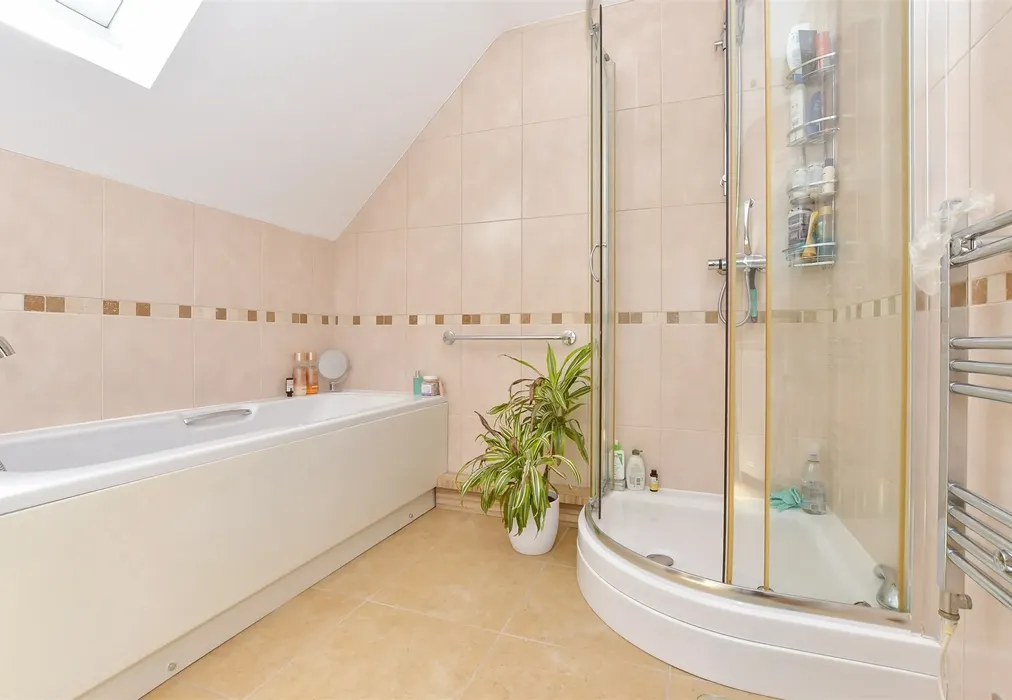 En-Suite Bath And Shower Room - Poplar Road, Wittersham, Tenterden, Kent - Wards of Kent