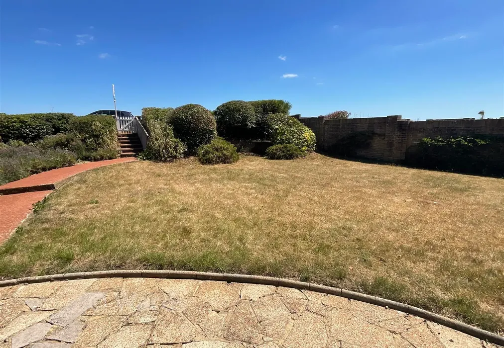 Front Garden - Coast Road, Littlestone, New Romney, Kent - Wards of Kent