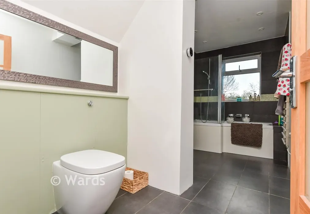 Bathroom - Dover Road, Sandwich, Kent - Wards of Kent