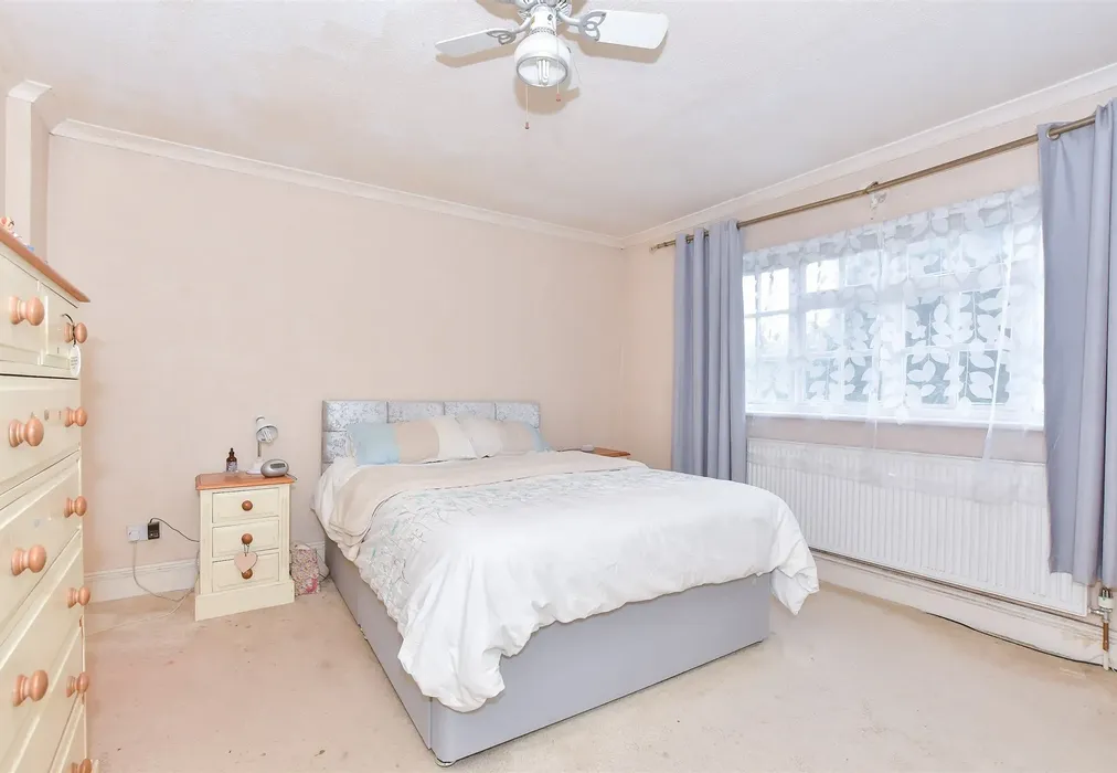 Bedroom 1 - Dargate Road, Yorkletts, Whitstable, Kent - Wards of Kent