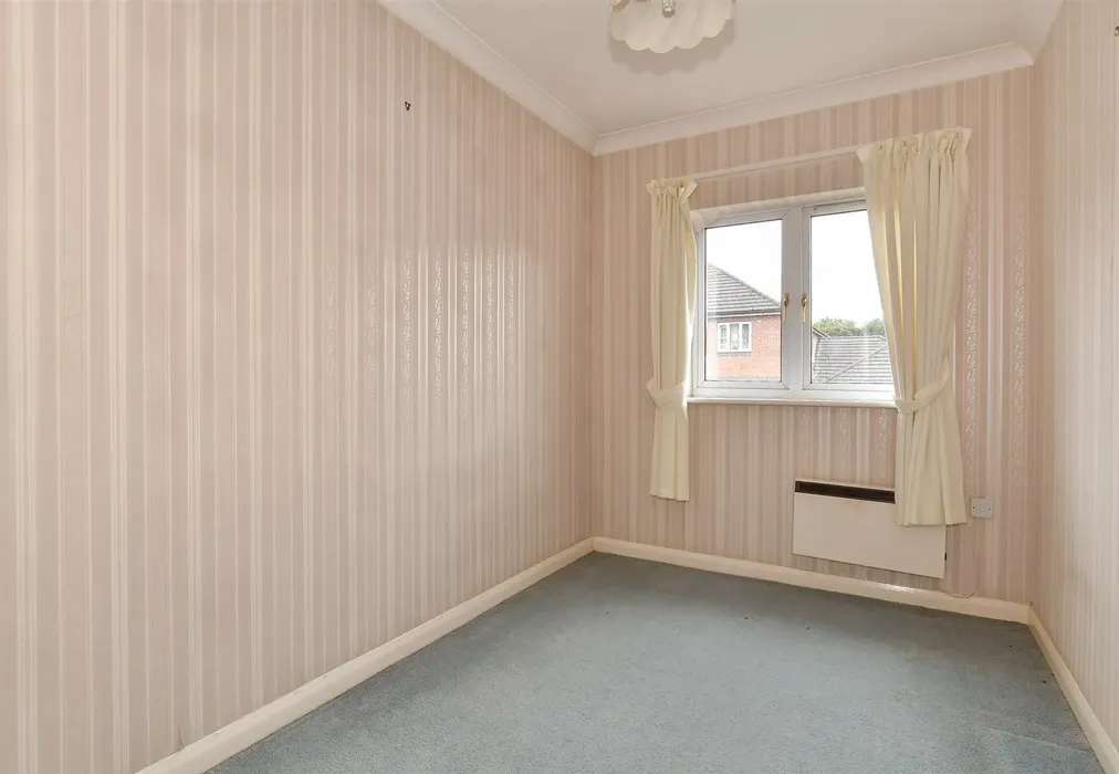 Bedroom 2 - High Street, Chatham, Kent - Wards of Kent