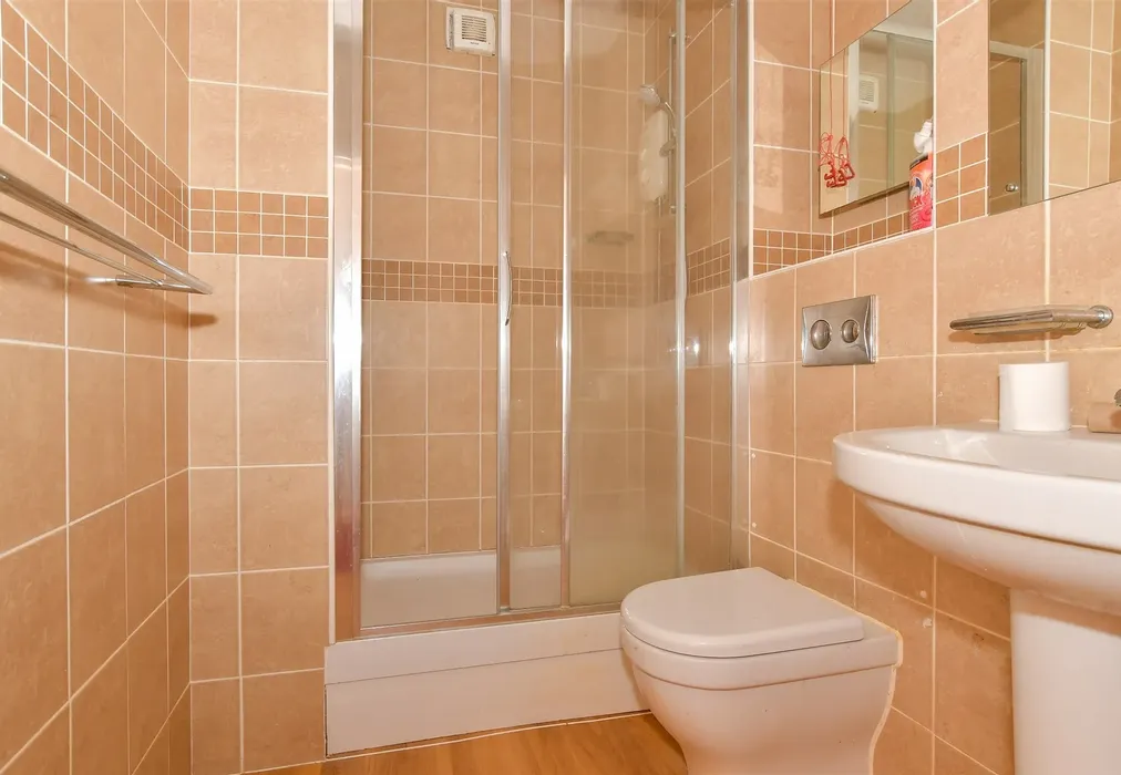 Bathroom - High Street, Chatham, Kent - Wards of Kent