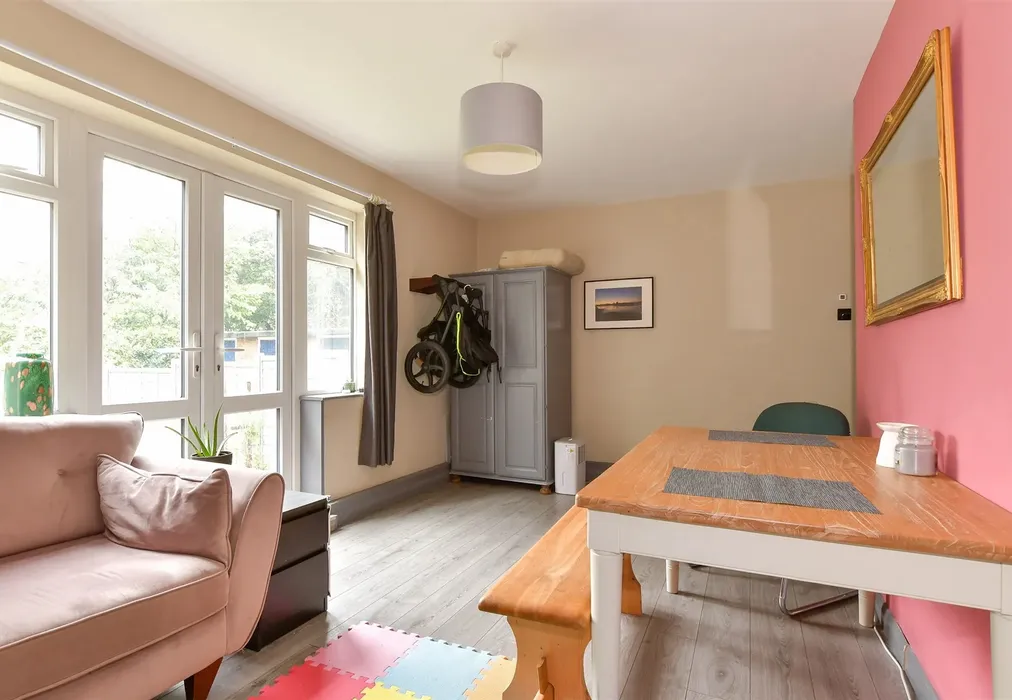 Lounge - Cordelia Crescent, Rochester, Kent - Wards of Kent