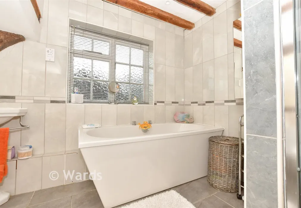 Bathroom - Romney Road, Willesborough, Ashford, Kent - Wards of Kent