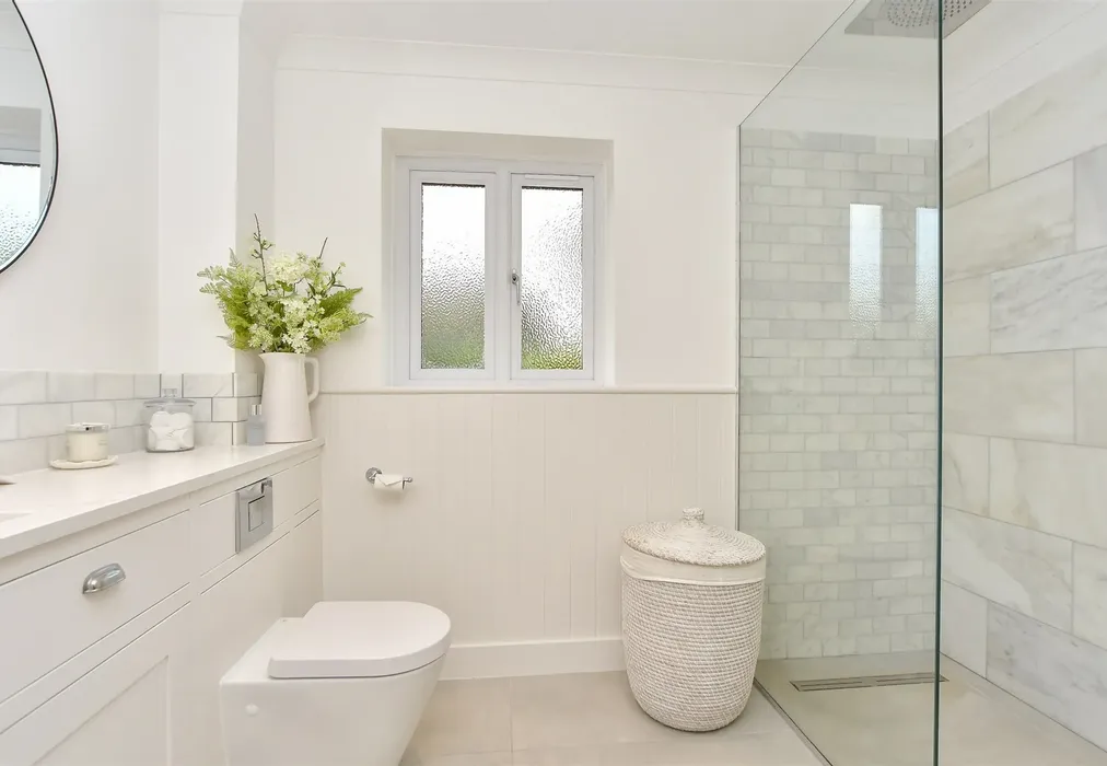 En-Suite Shower Room - Auger Close, Hartlip, Sittingbourne, Kent - Wards of Kent