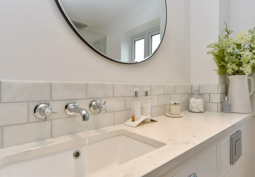 Internal Feature - Auger Close, Hartlip, Sittingbourne, Kent - Wards of Kent