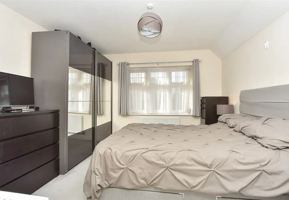 Bedroom 1 - Cambria Crescent, Sittingbourne, Kent - Wards of Kent