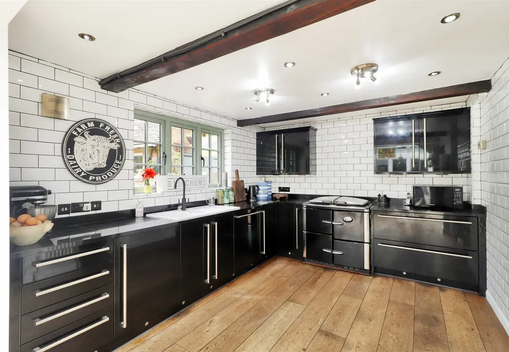 Kitchen - Fairmans Lane, Brenchley, Tonbridge, Kent - Wards of Kent