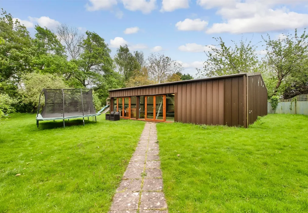 Covered Pool - Fairmans Lane, Brenchley, Tonbridge, Kent - Wards of Kent