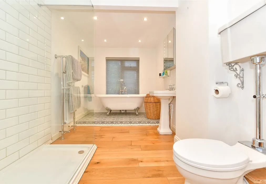 Bathroom - Poplar Road, Wittersham, Tenterden, Kent - Wards of Kent