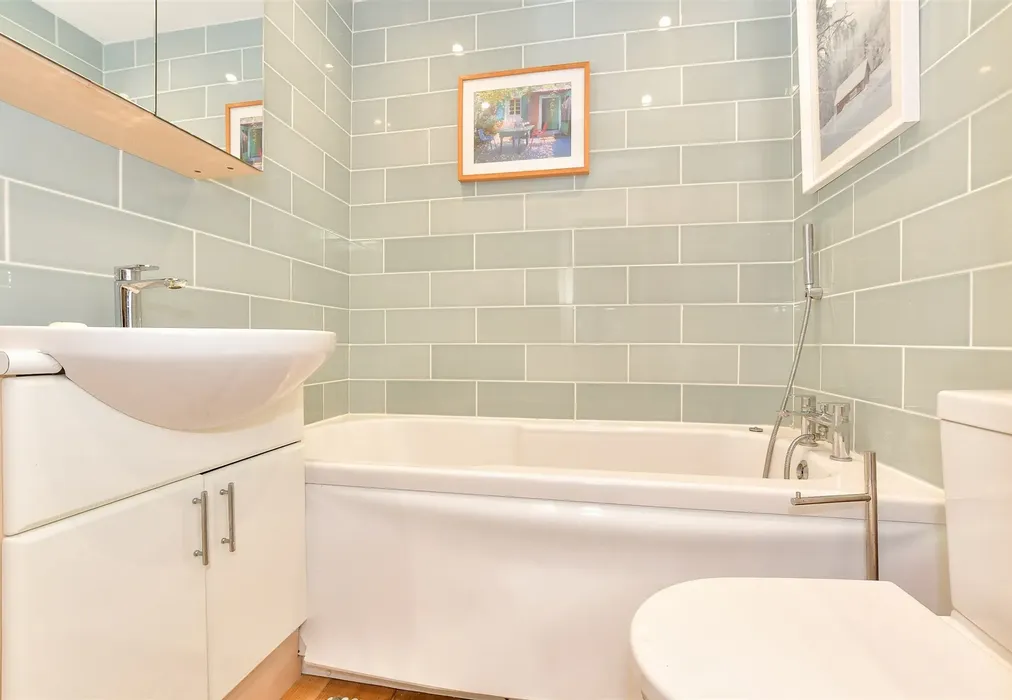 En-Suite Bathroom - Poplar Road, Wittersham, Tenterden, Kent - Wards of Kent