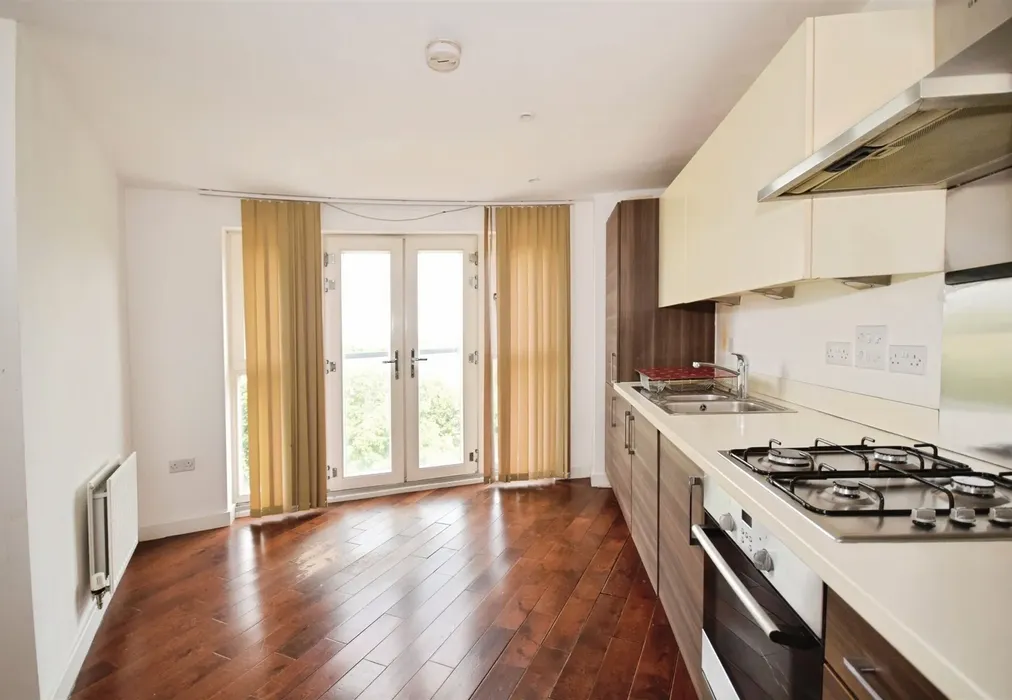 Open Plan Kitchen - Liverymen Walk, Greenhithe, Kent - Wards of Kent