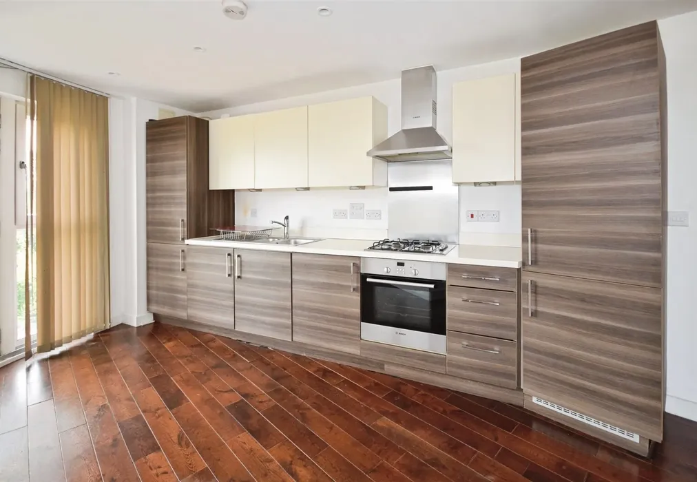 Kitchen - Liverymen Walk, Greenhithe, Kent - Wards of Kent