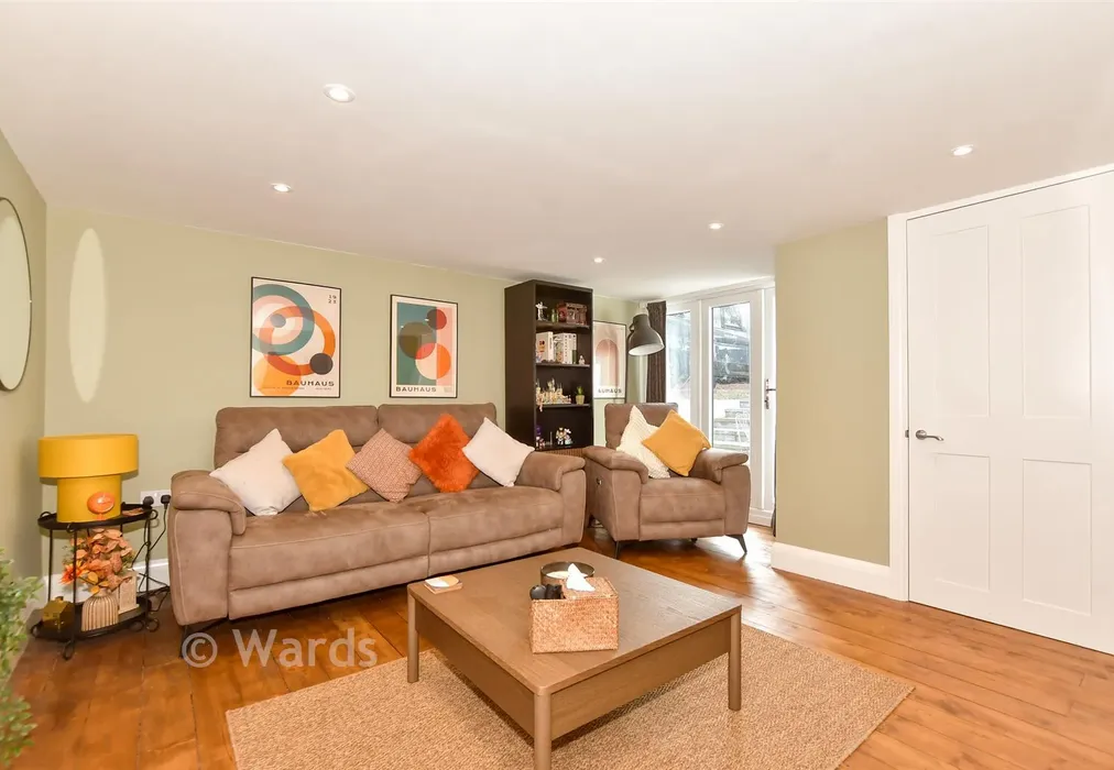 Lounge - The Broadway, Herne Bay, Kent - Wards of Kent