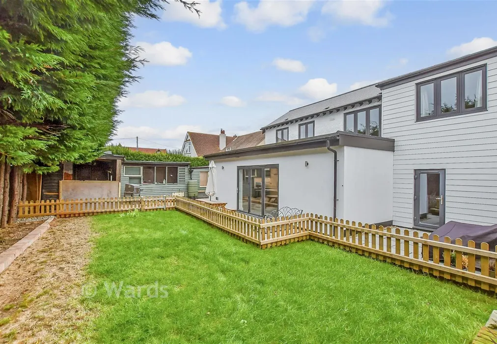 Garden - The Broadway, Herne Bay, Kent - Wards of Kent