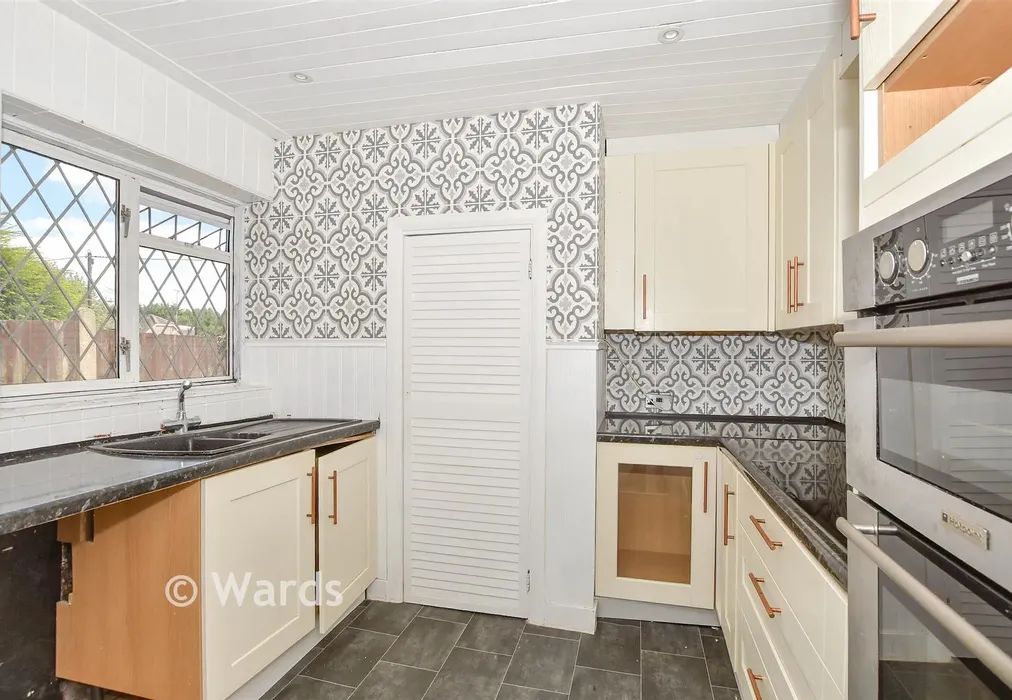 Kitchen - Hever Avenue, West Kingsdown, Sevenoaks, Kent - Wards of Kent
