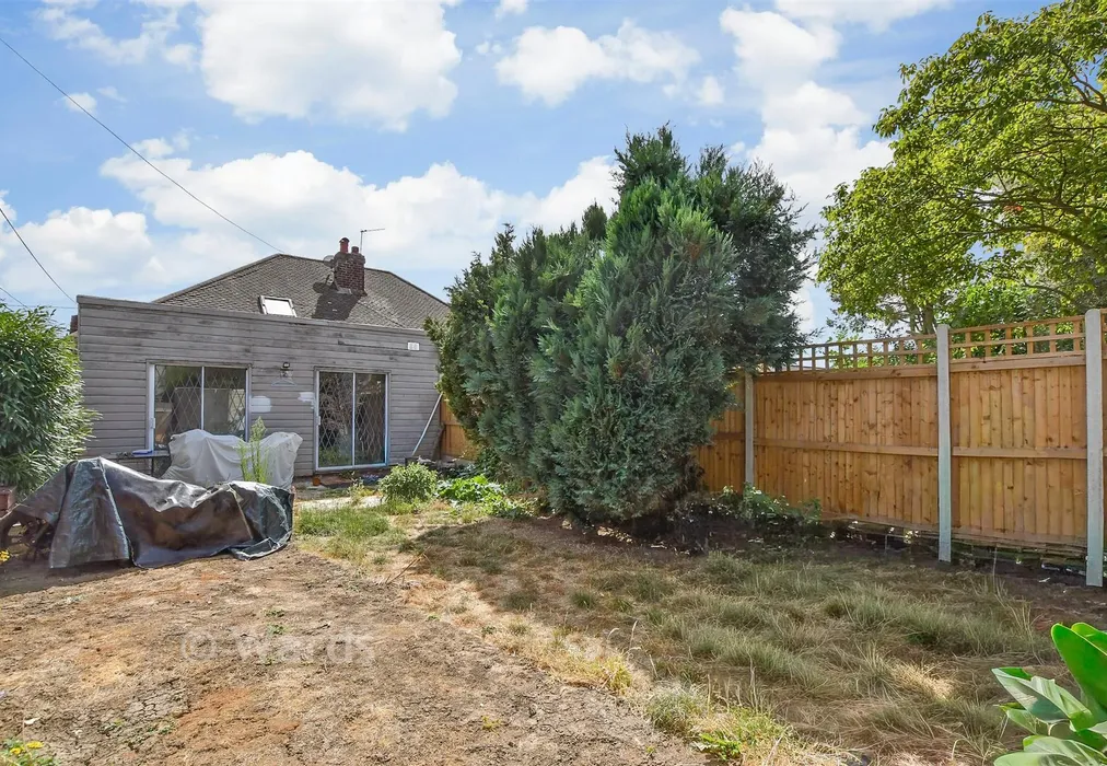 Rear Garden - Hever Avenue, West Kingsdown, Sevenoaks, Kent - Wards of Kent