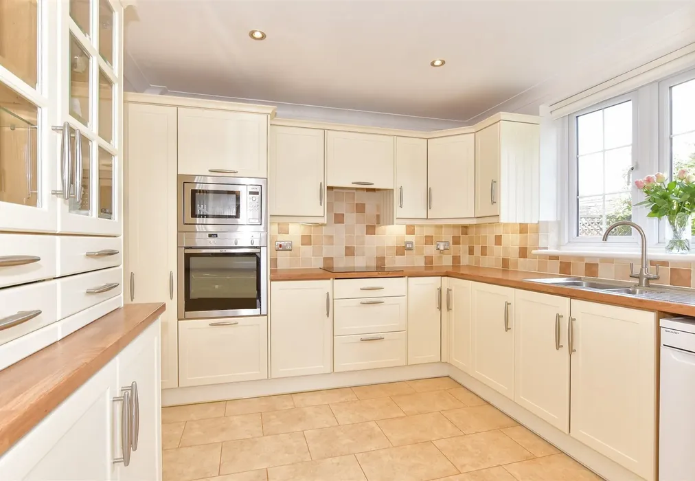 Kitchen - Hever Road, West Kingsdown, Sevenoaks, Kent - Wards of Kent