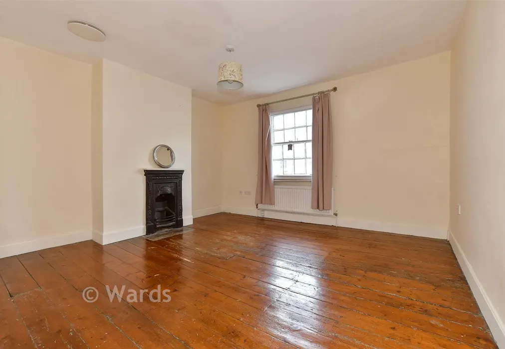Bedroom 1 - St. Peter's Place, Canterbury, Kent - Wards of Kent