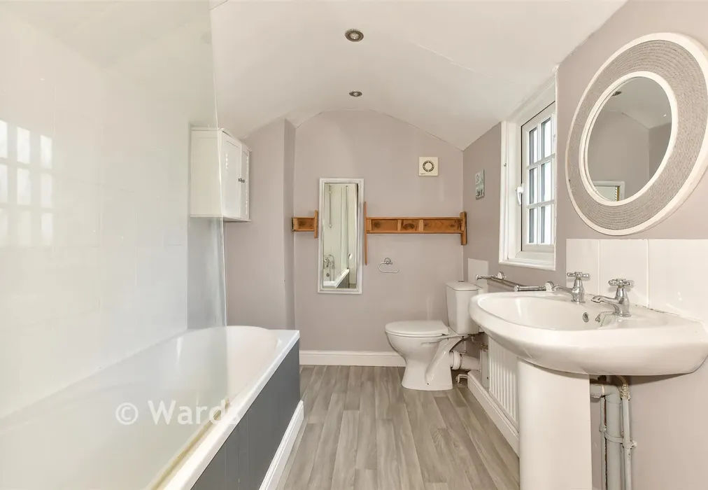 Bathroom - St. Peter's Place, Canterbury, Kent - Wards of Kent