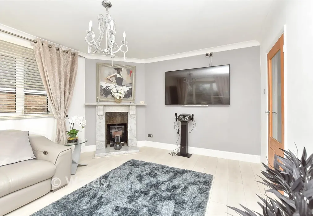 Lounge - Brecon Chase, Minster On Sea, Sheerness, Kent - Wards of Kent