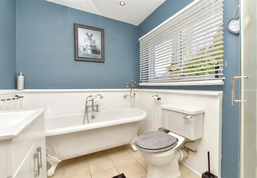 Family Bathroom - Brecon Chase, Minster On Sea, Sheerness, Kent - Wards of Kent