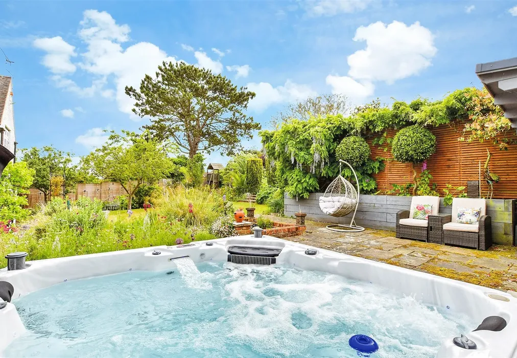 External Lifestyle - Gore Lane, Eastry, Sandwich, Kent - Wards of Kent