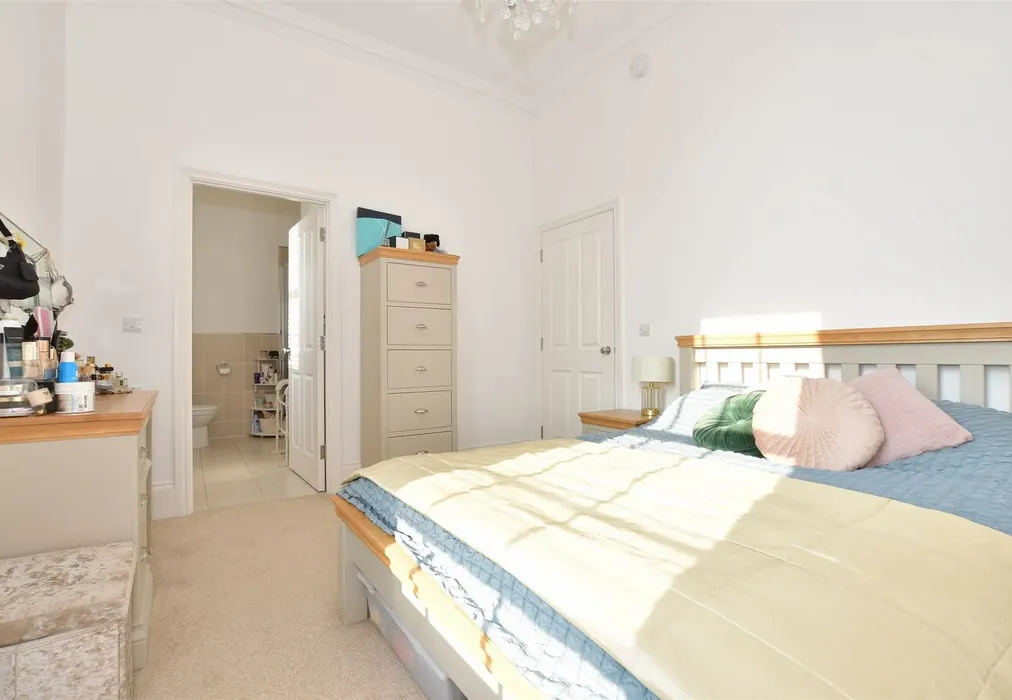 Internal Lifestyle Photograph - Whitecroft Park, Newport, Isle of Wight - Wards of Kent