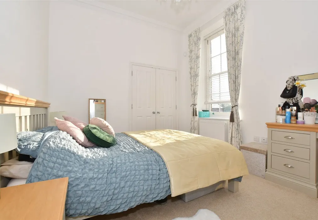 Bedroom 1 - Whitecroft Park, Newport, Isle of Wight - Wards of Kent