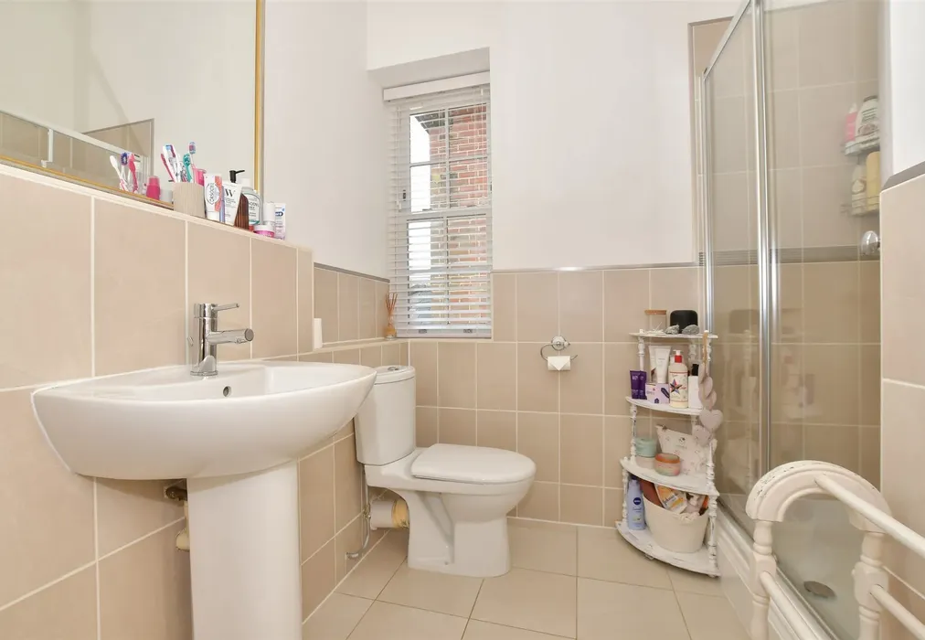 En-Suite Shower Room - Whitecroft Park, Newport, Isle of Wight - Wards of Kent