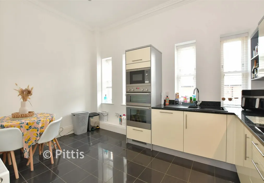 Kitchen/Dining Room - Whitecroft Park, Newport, Isle of Wight - Wards of Kent