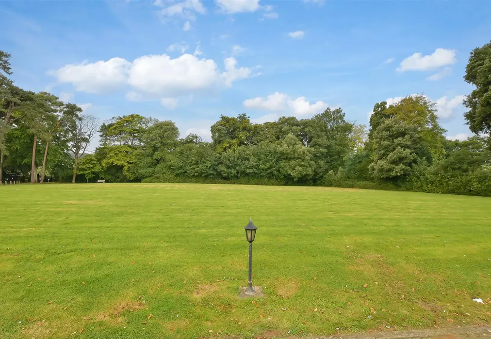 Surrounding Area - Whitecroft Park, Newport, Isle of Wight - Wards of Kent