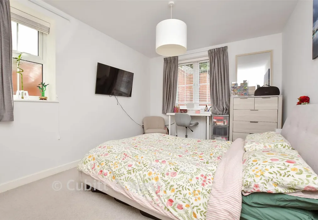 Bedroom 1 - Purley Hill, Purley, Surrey - Wards of Kent
