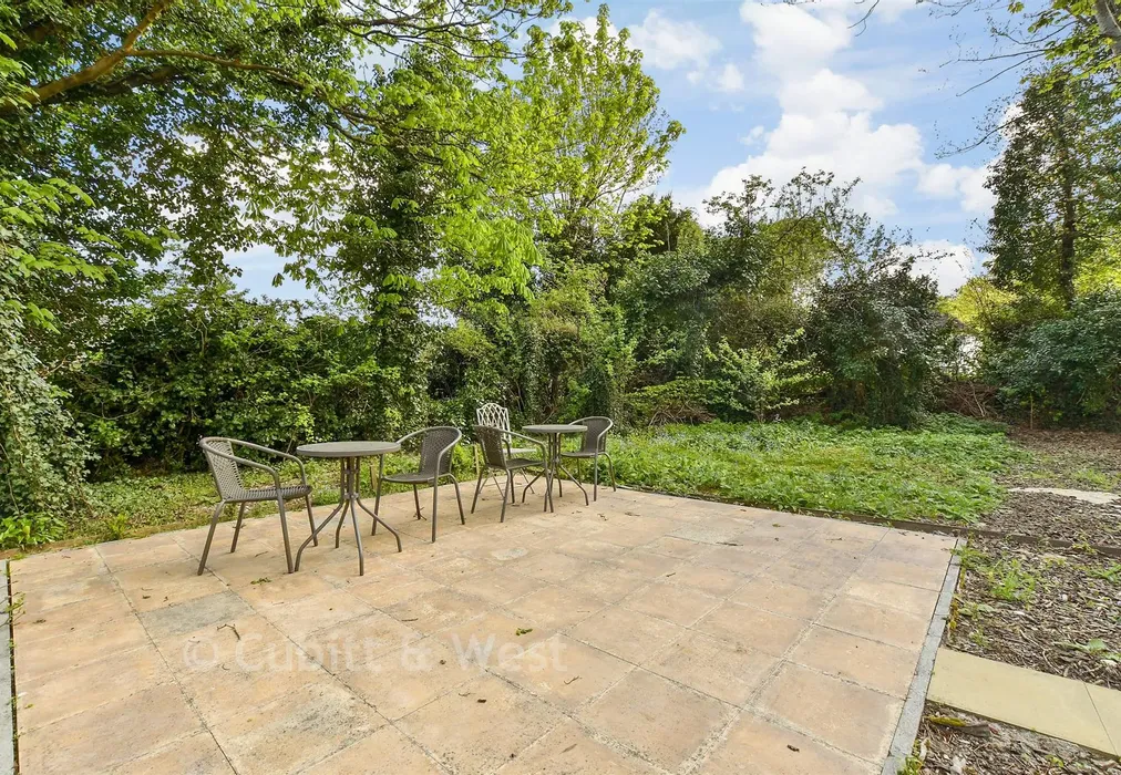 Communal Gardens - Purley Hill, Purley, Surrey - Wards of Kent