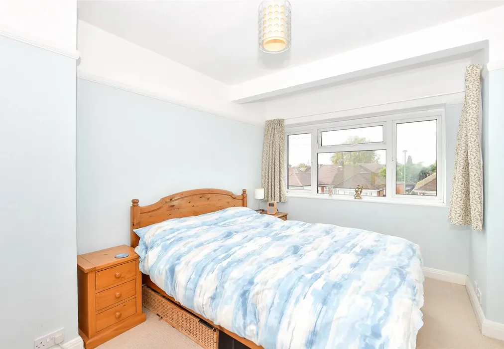 Bedroom 1 - Vale Drive, Horsham, West Sussex - Wards of Kent