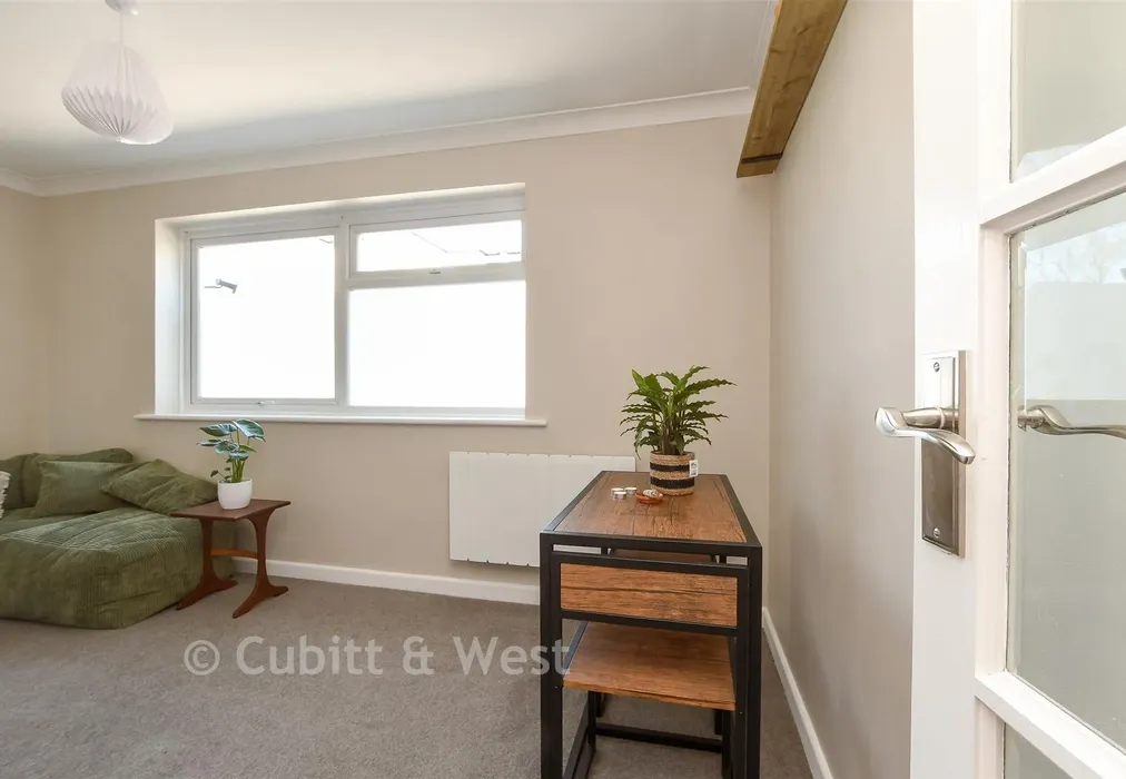 Internal Lifestyle Photograph - Leslie Road, Dorking, Surrey - Wards of Kent