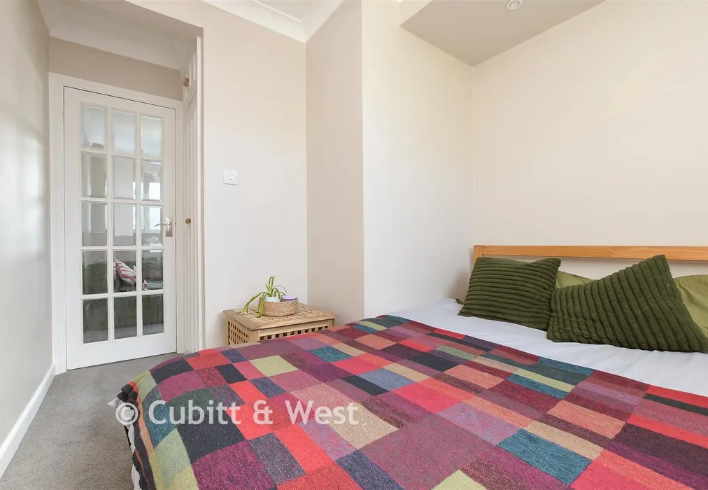 Bedroom - Leslie Road, Dorking, Surrey - Wards of Kent