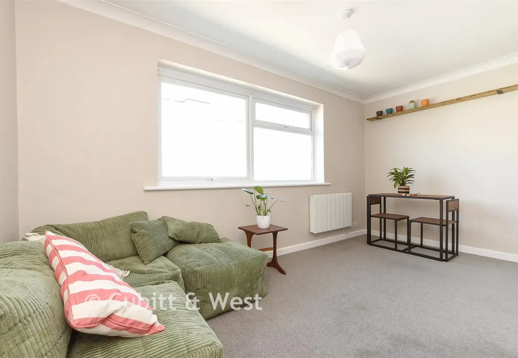 Lounge - Leslie Road, Dorking, Surrey - Wards of Kent