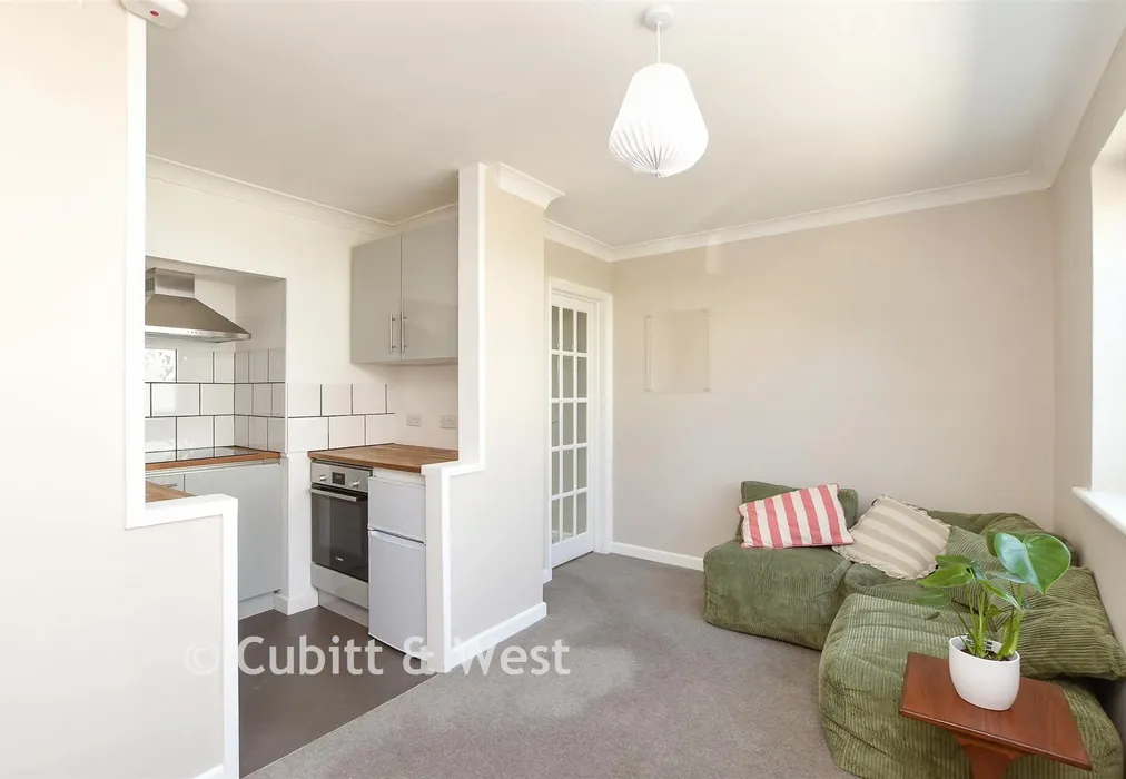 Lounge - Leslie Road, Dorking, Surrey - Wards of Kent