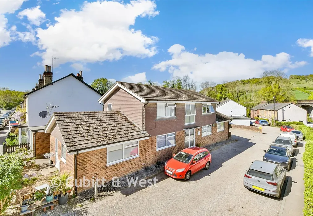 Front (Web) - Leslie Road, Dorking, Surrey - Wards of Kent