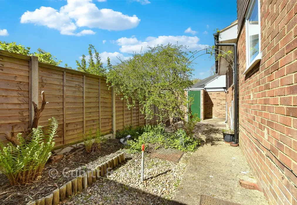 Communal Gardens - Leslie Road, Dorking, Surrey - Wards of Kent
