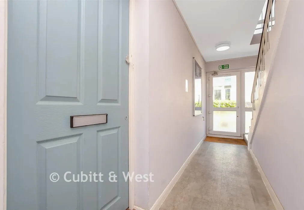 External Lifestyle Photograph - Leslie Road, Dorking, Surrey - Wards of Kent
