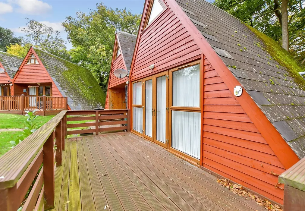 Decking - Upper Street, Kingsdown, Deal, Kent - Wards of Kent